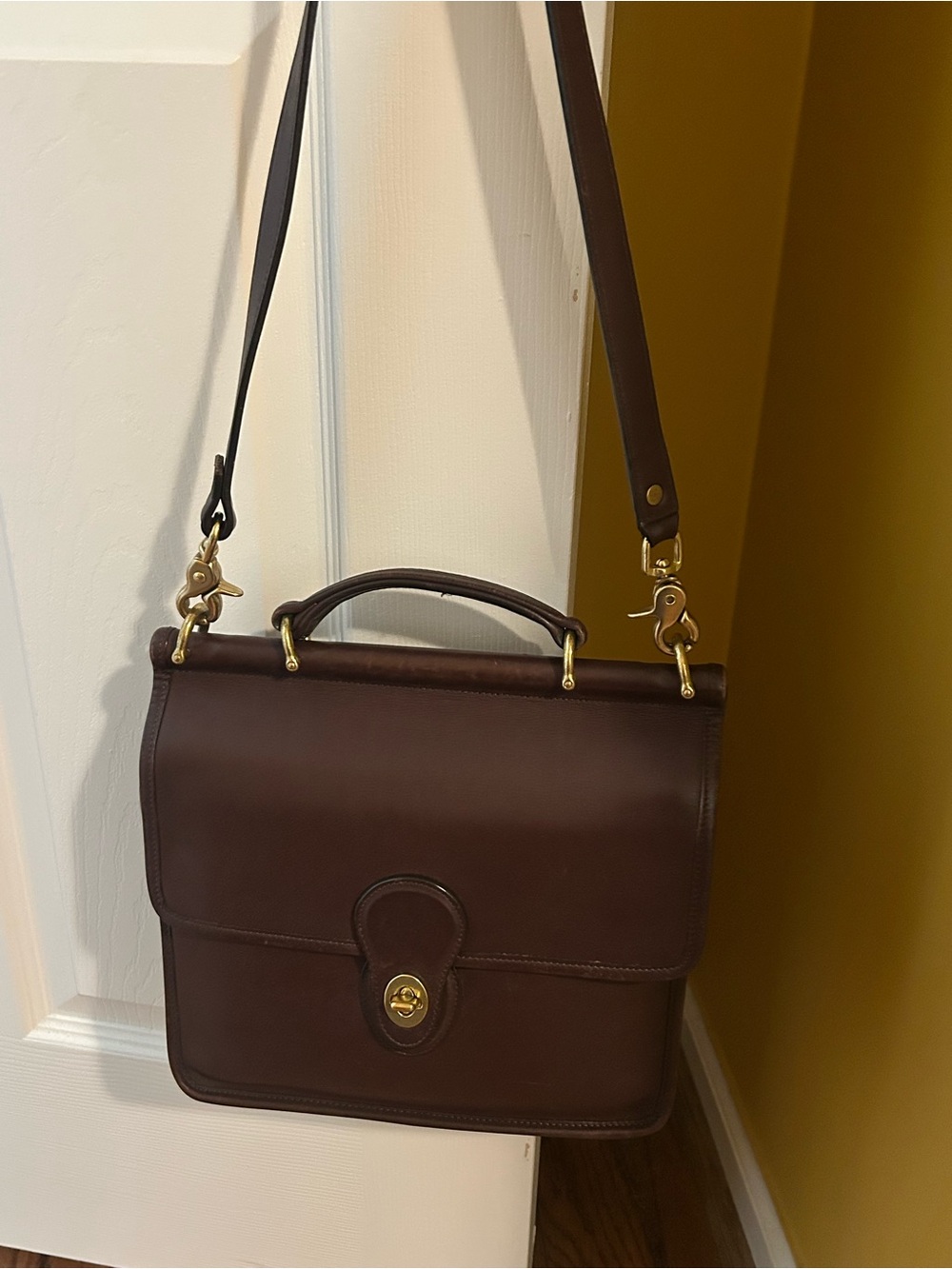 Vintage Coach Willis handbag 9927 in dark mahogany brown. Great condition! - Picture 2 of 16